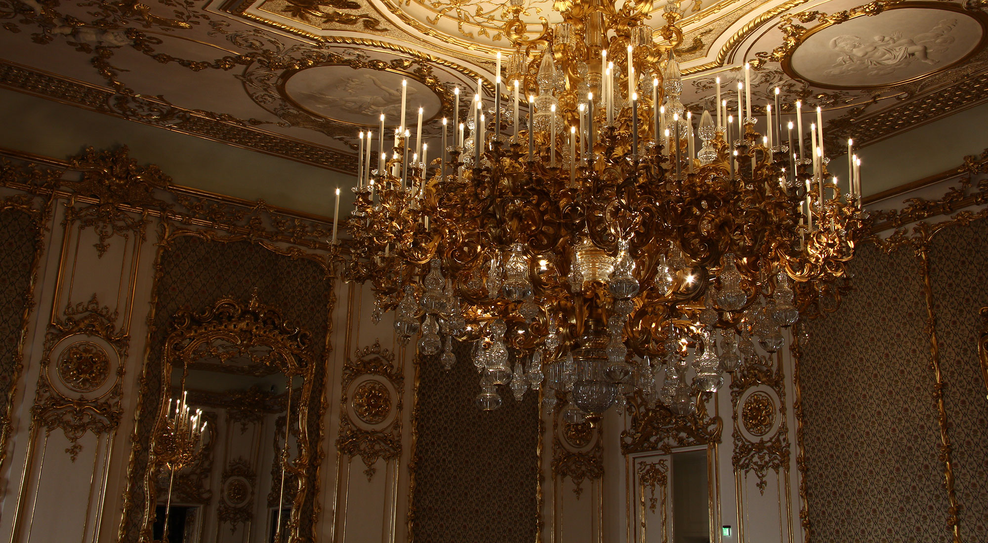 Monumental chandelier restored by Lobmeyr at Liechtenstein palace