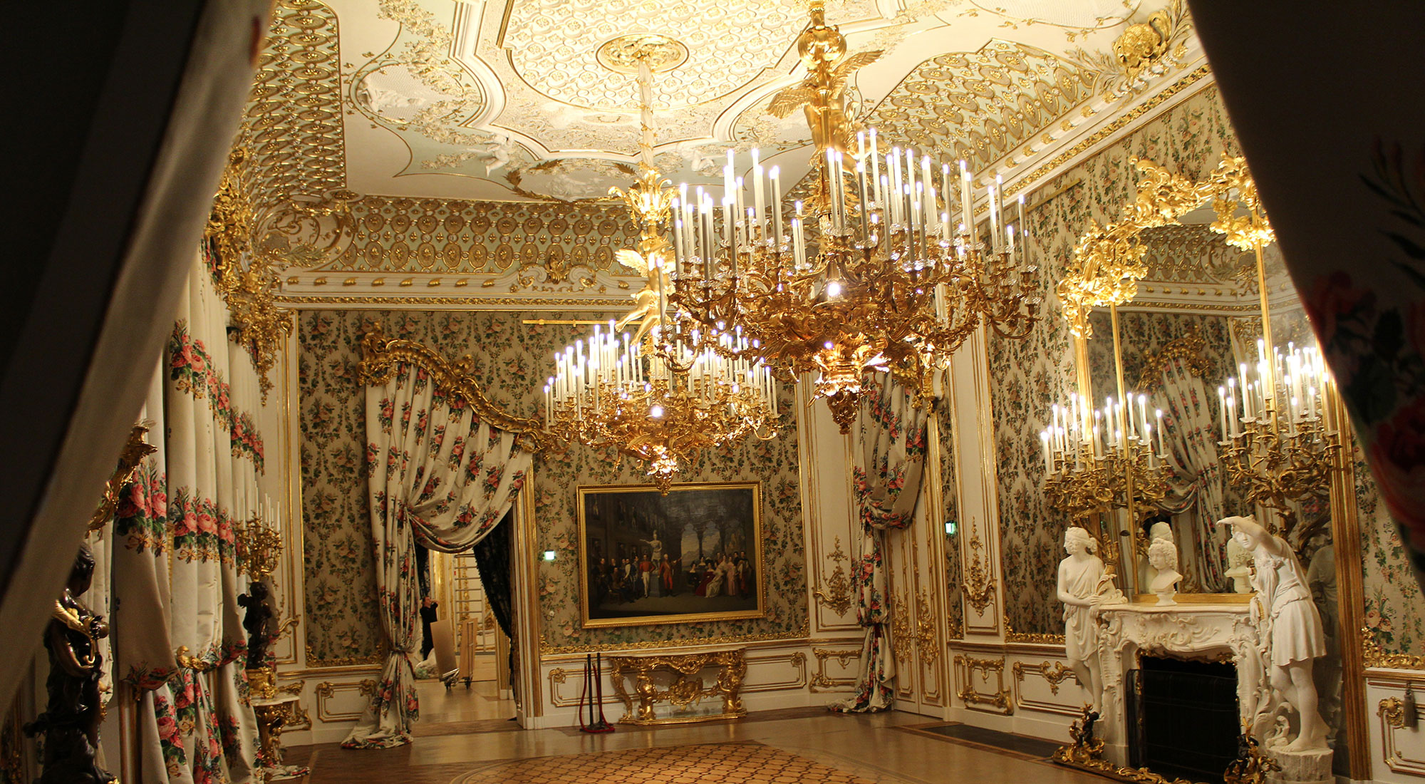 The pair of chandeliers reconstructed from a photo for the "Bouquetsaal"